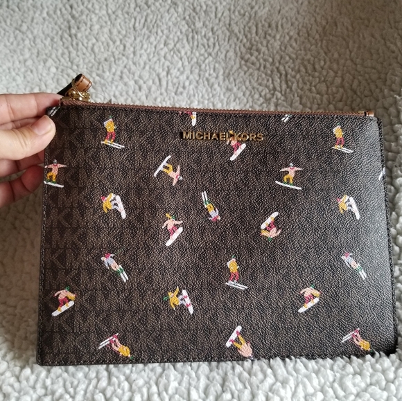 Michael Kors Accessories - Micheal kors wrislet Wallet